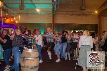 www_photofloh_de_PflaelzerGaudiNaechte_HermesHouseBand_Messehalle_PS_16_10_2026-82
