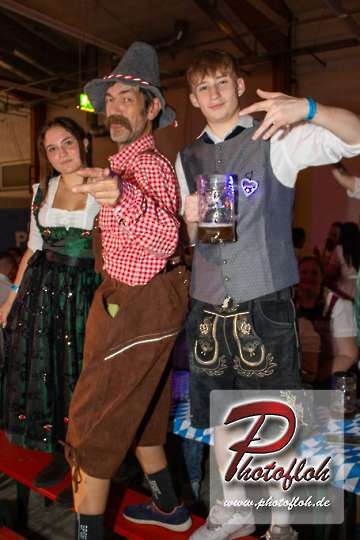 www_photofloh_de_PflaelzerGaudiNaechte_HermesHouseBand_Messehalle_PS_17_10_2026-117
