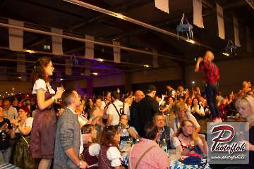www_photofloh_de_PflaelzerGaudiNaechte_HermesHouseBand_Messehalle_PS_17_10_2026-149