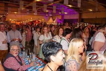 www_photofloh_de_PflaelzerGaudiNaechte_HermesHouseBand_Messehalle_PS_17_10_2026-151