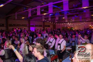 www_photofloh_de_PflaelzerGaudiNaechte_HermesHouseBand_Messehalle_PS_17_10_2026-154