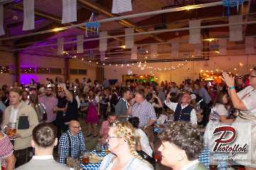 www_photofloh_de_PflaelzerGaudiNaechte_HermesHouseBand_Messehalle_PS_17_10_2026-157