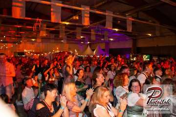 www_photofloh_de_PflaelzerGaudiNaechte_HermesHouseBand_Messehalle_PS_17_10_2026-177