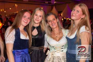www_photofloh_de_PflaelzerGaudiNaechte_HermesHouseBand_Messehalle_PS_17_10_2026-209
