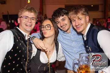 www_photofloh_de_PflaelzerGaudiNaechte_HermesHouseBand_Messehalle_PS_17_10_2026-215