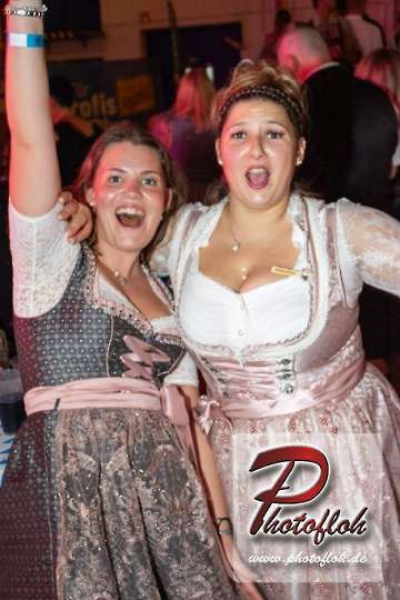 www_photofloh_de_PflaelzerGaudiNaechte_HermesHouseBand_Messehalle_PS_17_10_2026-217