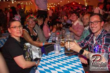 www_photofloh_de_PflaelzerGaudiNaechte_HermesHouseBand_Messehalle_PS_17_10_2026-237