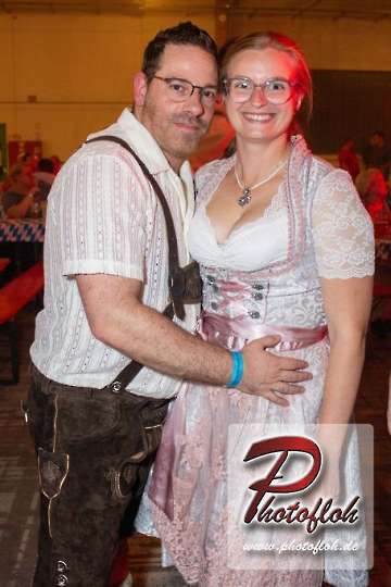 www_photofloh_de_PflaelzerGaudiNaechte_HermesHouseBand_Messehalle_PS_16_10_2026-102