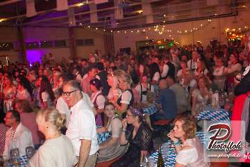 www_photofloh_de_PflaelzerGaudiNaechte_HermesHouseBand_Messehalle_PS_17_10_2026-5