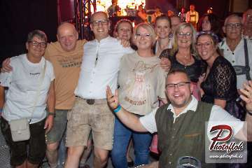 www_photofloh_de_PflaelzerGaudiNaechte_HermesHouseBand_Messehalle_PS_17_10_2026-6