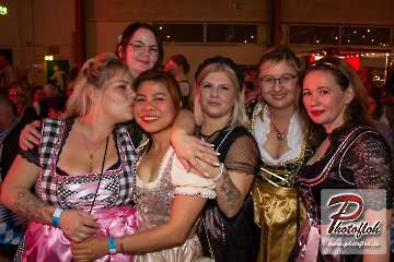 www_photofloh_de_PflaelzerGaudiNaechte_HermesHouseBand_Messehalle_PS_17_10_2026-16