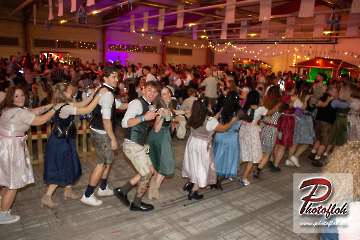 www_photofloh_de_PflaelzerGaudiNaechte_HermesHouseBand_Messehalle_PS_17_10_2026-71