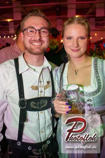 www_photofloh_de_PflaelzerGaudiNaechte_HermesHouseBand_Messehalle_PS_17_10_2026-165