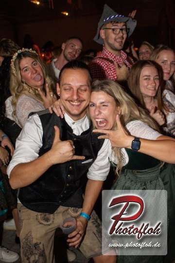 www_photofloh_de_PflaelzerGaudiNaechte_HermesHouseBand_Messehalle_PS_17_10_2026-280