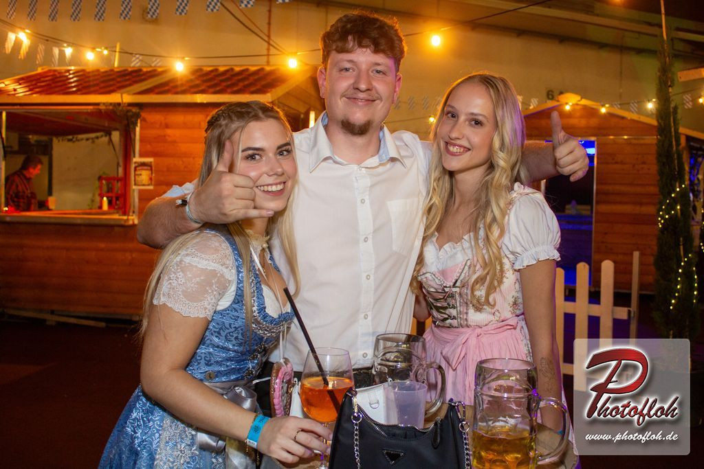 www_photofloh_de_PflaelzerGaudiNaechte_HermesHouseBand_Messehalle_PS_16_10_2026_025